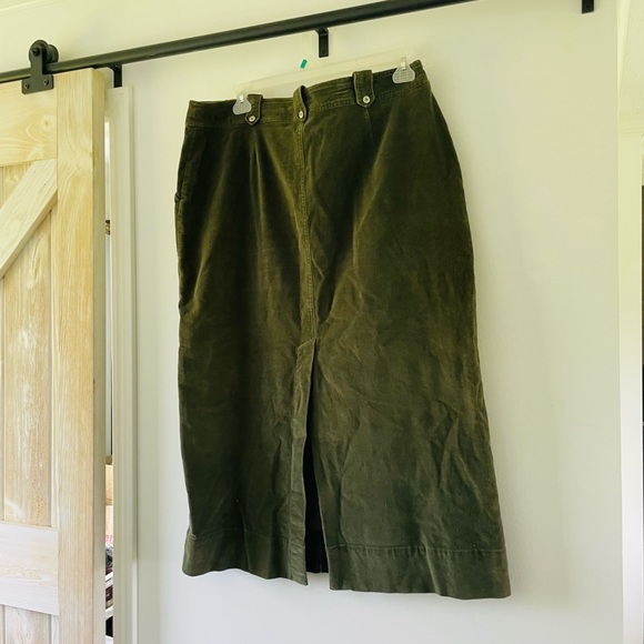 Deep Green Skirt - Picture 4 of 5